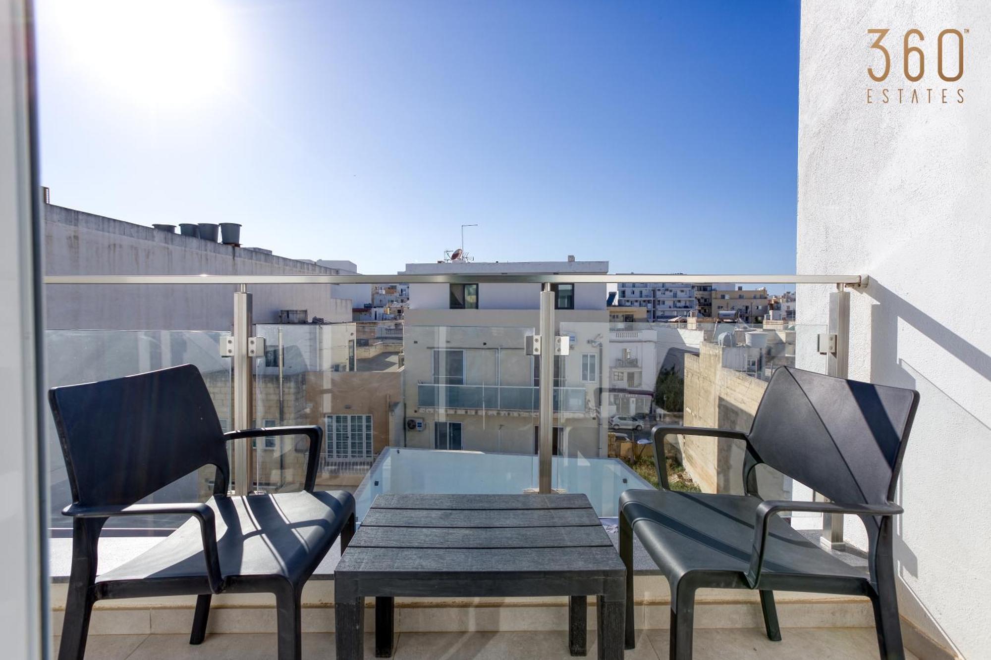 The Swieqi Poolside *