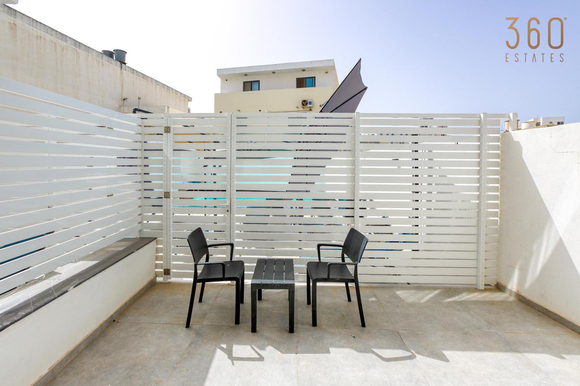 The Swieqi Poolside * Is-Swieqi